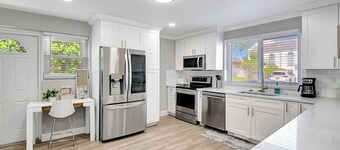 Fully Updated Home Sleeps 8 – 5 Min to the Beach!