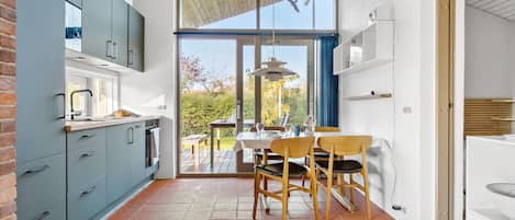Fridge, stovetop, dishwasher, coffee/tea maker