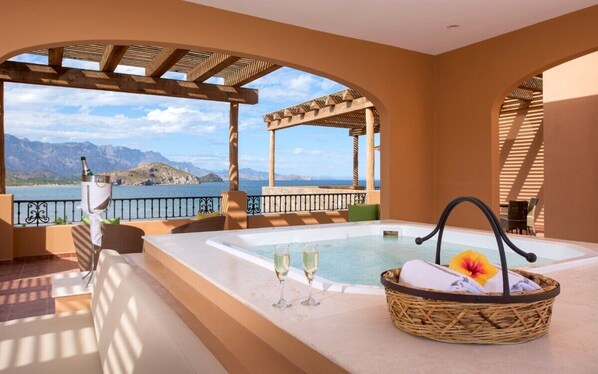 Bain à remous extérieur