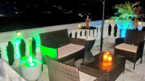 Terrace/patio - Unforgettable Escape: Nestled in the tranquil and cool hills of Mandeville (Mandeville)