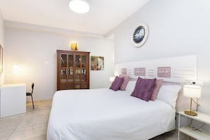 1 bedroom, desk, iron/ironing board, WiFi