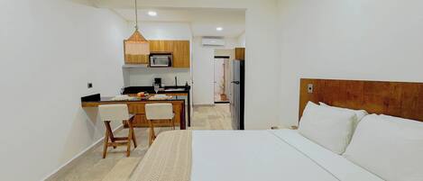 Deluxe appartement, veranda | 1 slaapkamer, een kluis op de kamer, een strijkplank/strijkijzer