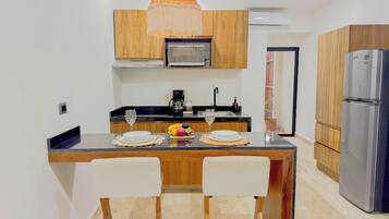 Appartement Deluxe, véranda | Cuisine privée | Réfrigérateur