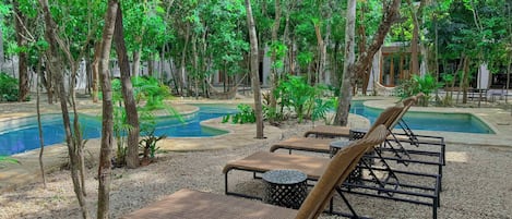 Deluxe Apartment, Lanai | Living area | Flat-screen TV