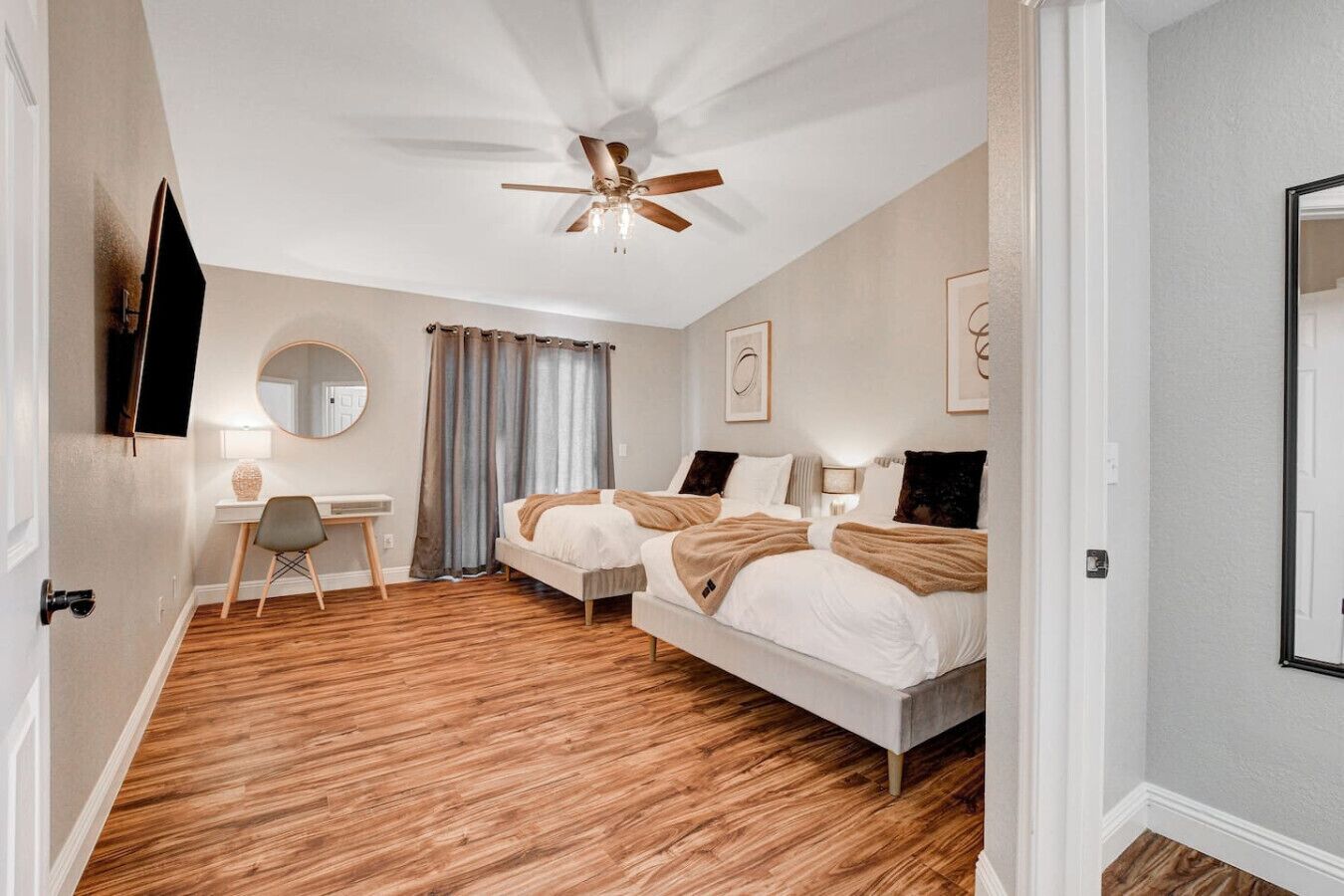 4 bedrooms, desk, iron/ironing board, travel crib