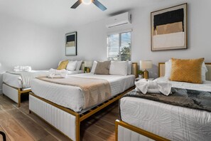 5 bedrooms, desk, iron/ironing board, travel crib