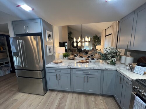 Family, kid and dog friendly, Fenced yard, 3 bed, 3 bath. 