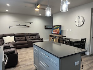 Smart TV - New! Centrally located. Easy to access.
(Elko)