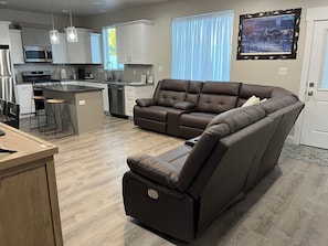 Smart TV - New! Centrally located. Easy to access.
(Elko)