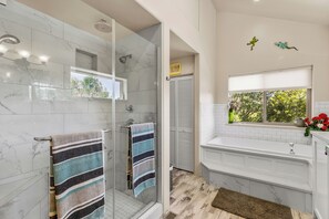 Hair dryer, bidet, towels, soap - Hot tub, Mnt. Views, A/C, Downtown -  Eco Chalet! (Flagstaff)