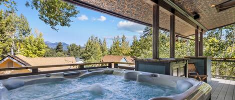 Outdoor spa tub