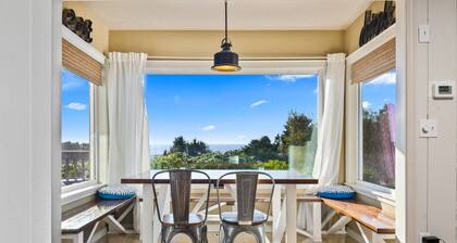 Delightful 6-bedroom house close to beach and casino with WiFi in Lincoln City