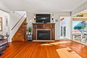 Smart TV, fireplace, video games, DVD player