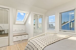 6 bedrooms, iron/ironing board, free WiFi, bed sheets