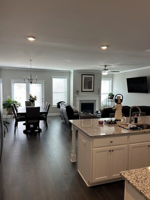 المنشأة من الداخل