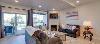 Balconies w/ Scenic River Views: Hammond Townhome!