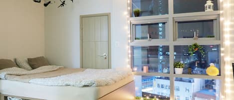 1 slaapkamer, een strijkplank/strijkijzer, gratis wifi, beddengoed