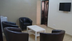 Desk, laptop workspace, free WiFi - BayView Hotel and Resort (Owerri)
