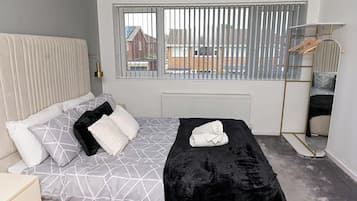 3 bedrooms, iron/ironing board, WiFi, bed sheets