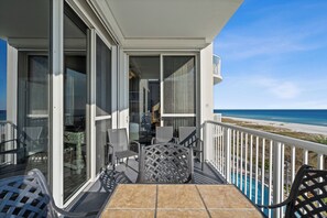 Outdoor dining - Beachfront Spanish Key | Steps from Flora Bama | Pools, Hot Tub, Gym & More! | My Beach Getaways (Pensacola)