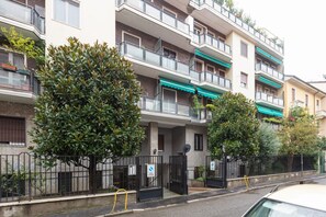 Exterior - GuestHost - Milan Gambara Balcony Apartment (Milano)