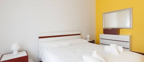 1 habitación, tabla de planchar con plancha, wifi y ropa de cama