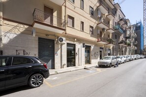 Exterior - GuestHost - Comfortable apartment that accommodates up to 4 people, located in a well-served semi-central neighborhood, less than 15 minutes by bus from the historic center. The location is ideal for students or academic staff, thanks to its proximity to (Bari)