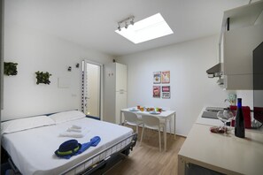 1 多间卧室、熨斗/熨衣板、WiFi、床单