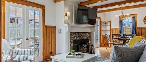 TV, fireplace