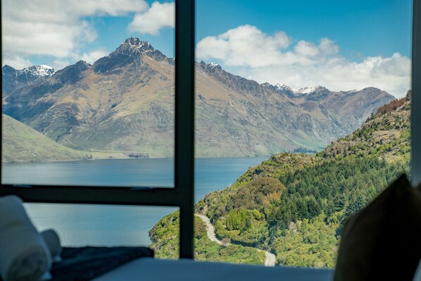 3 chambres, fer et planche à repasser, Wi-Fi, draps fournis