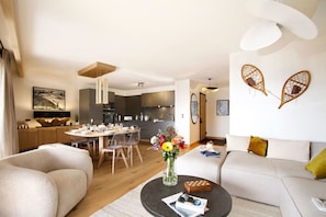 Smart TV, fireplace, offices