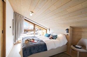 4 bedrooms, desk, free WiFi, bed sheets