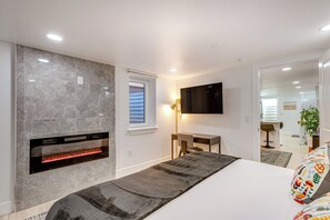 2 chambres, bureau, fer et planche à repasser, lit parapluie