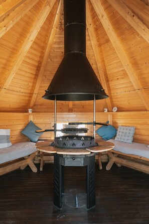 Interior - Cosy Rural Cabin With Hot Tub & A Great View (Newton Stewart)