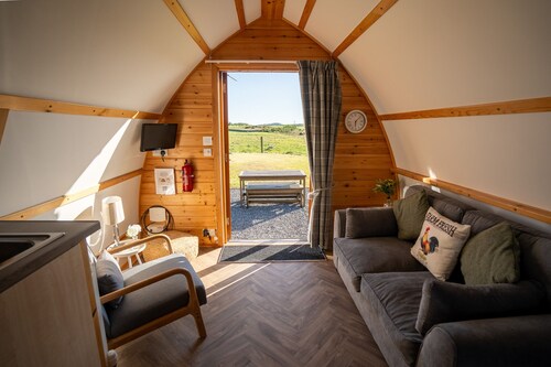 Cosy Modern Glamping Cabin With Hot Tub