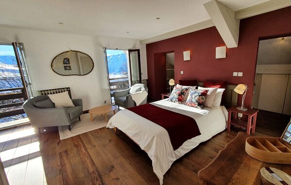 8 bedrooms, in-room safe, travel crib, free WiFi