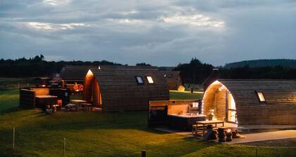 Luxury Rural Cabin With Ensuite & Hot Tub