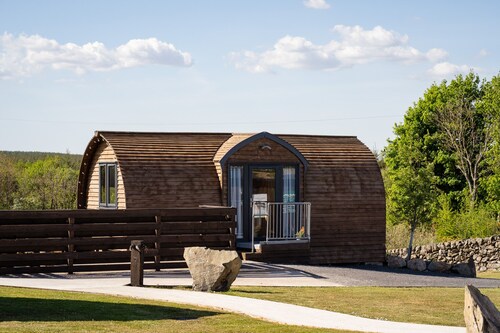 Groß-Hot Tub-Kabine-Ensuite mit Dusche