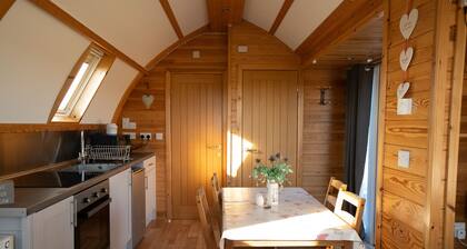 Luxury Rural Cabin With Ensuite & Hot Tub