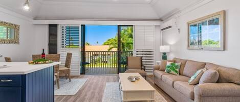 Smart TV, mesa de ping pong, libros