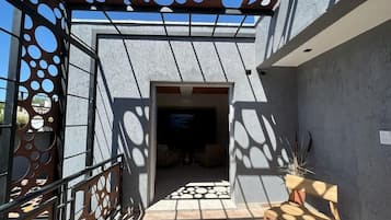 Luxury Apartment | Terrace/patio
