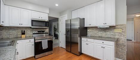 Refrigerador, microondas, horno, placa de cocina