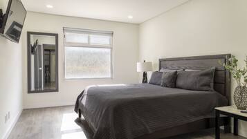 3 bedrooms, desk, iron/ironing board, WiFi