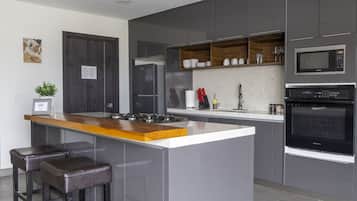 Frigorífic i cafetera i tetera