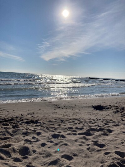 3-bedroom house near Lake Michigan in charming Shorewood. Family & Pet friendly