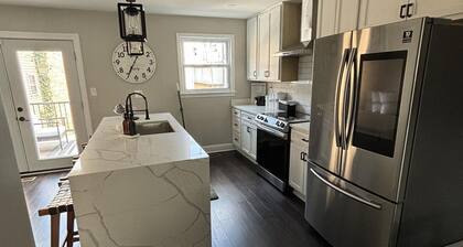 Spacious 4-bedroom townhome in brilliant Washington with WiFi, AC