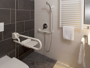 Een douche, een haardroger, handdoeken