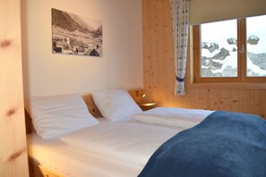 3 bedrooms, in-room safe, free WiFi, bed sheets