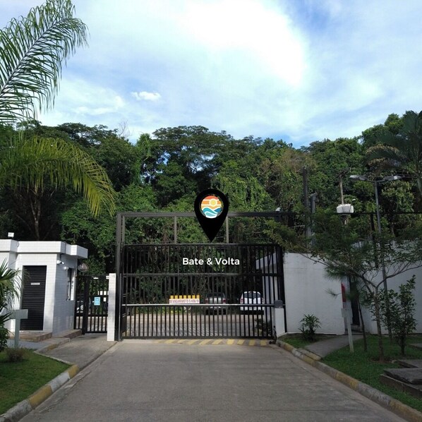 Property grounds - Round Trip - LA01-Bertioga, SESC, Riviera, Vista Linda, Indaiá (Jardim Rafael Bertioga)