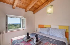 5 bedrooms, iron/ironing board, free WiFi, bed sheets - 5 bedroom stunning home in Lavagna (Lavagna)